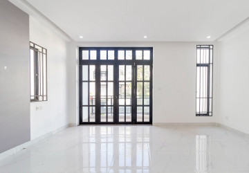 3 Bedroom Flat For Rent - Sala Kamreuk, Siem Reap thumbnail