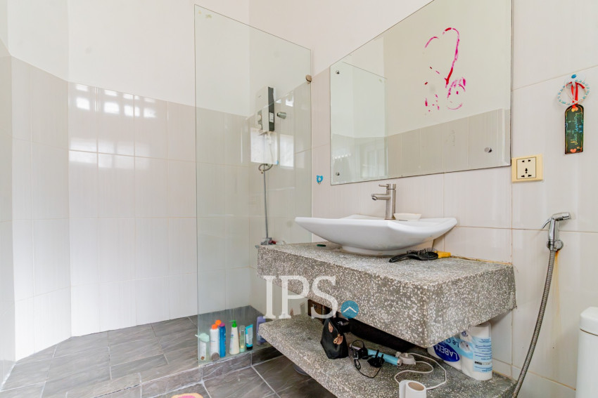 Renovated 3 Bedroom Apartment For Rent - Phsar Kandal 2, Phnom Penh