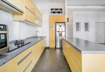 Renovated 3 Bedroom Apartment For Rent - Phsar Kandal 2, Phnom Penh thumbnail