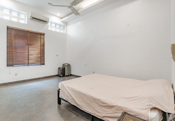 Renovated 3 Bedroom Apartment For Rent - Phsar Kandal 2, Phnom Penh thumbnail