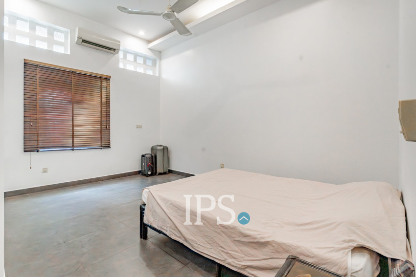 Renovated 3 Bedroom Apartment For Rent - Phsar Kandal 2, Phnom Penh