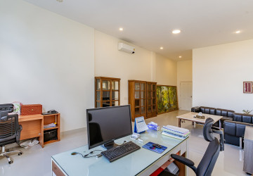 4 Bedroom Shophouse For Sale - PH The Star Diamond, Chak Angrae Krom, Phnom Penh thumbnail