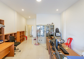 4 Bedroom Shophouse For Sale - PH The Star Diamond, Chak Angrae Krom, Phnom Penh thumbnail