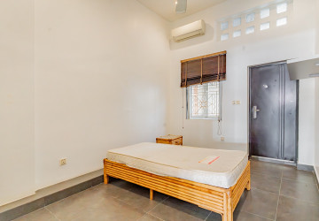 Renovated 3 Bedroom Apartment For Sale - Phsar Kandal 2, Phnom Penh thumbnail