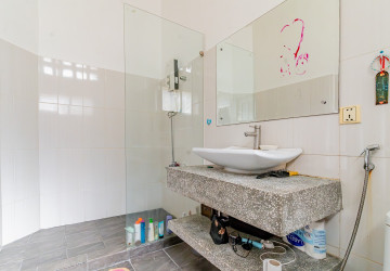 Renovated 3 Bedroom Apartment For Sale - Phsar Kandal 2, Phnom Penh thumbnail