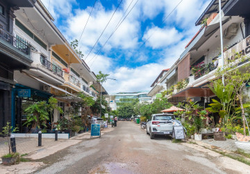 3 Bedroom Shophouse For Rent - Svay Dangkum, Siem Reap thumbnail