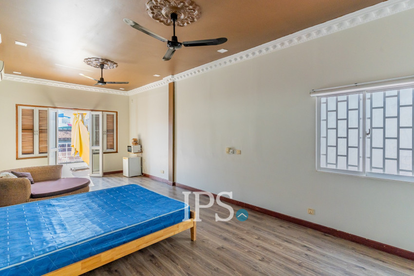 Renovated 1 Bedroom Apartment For Sale - Phsar Chas, Phnom Penh