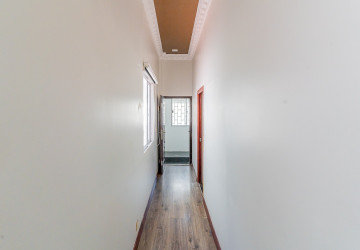 Renovated 1 Bedroom Apartment For Sale - Phsar Chas, Phnom Penh thumbnail