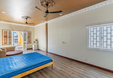 Renovated 1 Bedroom Apartment For Sale - Phsar Chas, Phnom Penh thumbnail