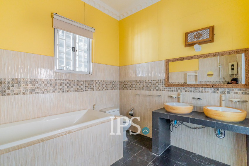 Renovated 1 Bedroom Apartment For Sale - Phsar Chas, Phnom Penh