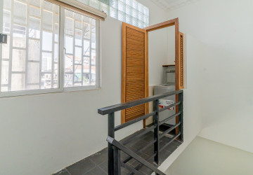Renovated 1 Bedroom Apartment For Sale - Phsar Chas, Phnom Penh thumbnail