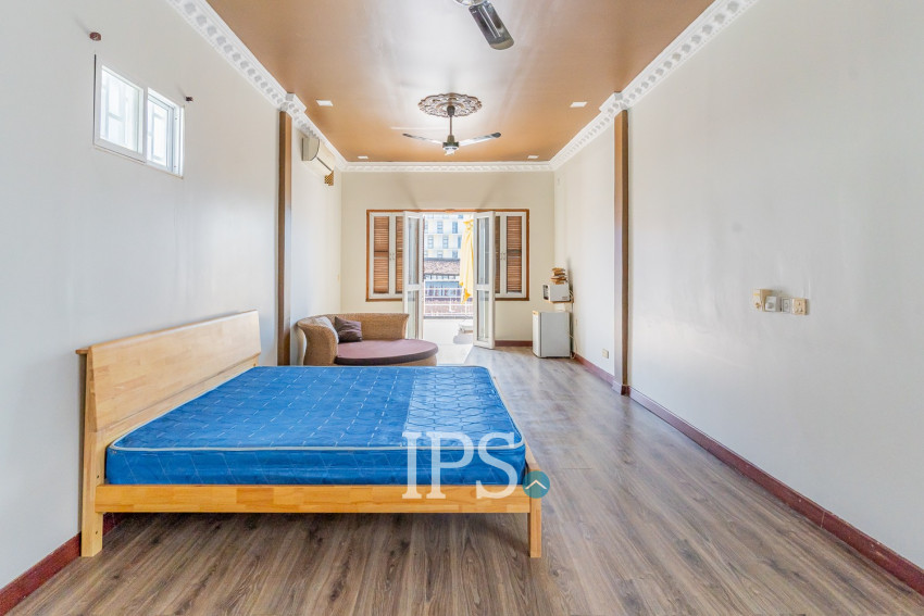 Renovated 1 Bedroom Apartment For Sale - Phsar Chas, Phnom Penh
