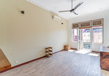 Renovated 1 Bedroom Apartment For Sale - Phsar Chas, Phnom Penh thumbnail