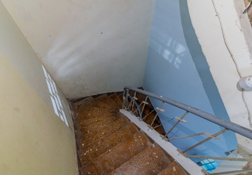 Renovated 1 Bedroom Apartment For Sale - Phsar Chas, Phnom Penh thumbnail