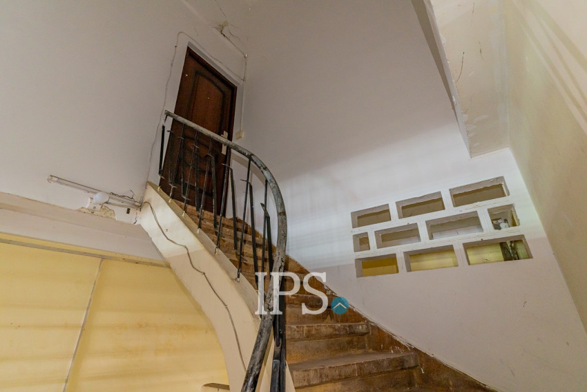 Renovated 1 Bedroom Apartment For Sale - Phsar Chas, Phnom Penh