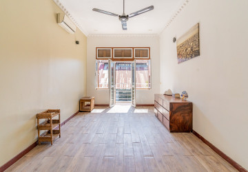 Renovated 1 Bedroom Apartment For Sale - Phsar Chas, Phnom Penh thumbnail