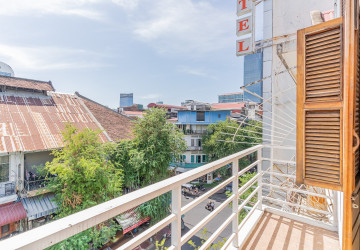 Renovated 1 Bedroom Apartment For Sale - Phsar Chas, Phnom Penh thumbnail