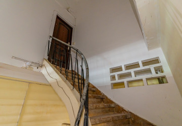 Renovated 1 Bedroom Apartment For Sale - Phsar Chas, Phnom Penh thumbnail