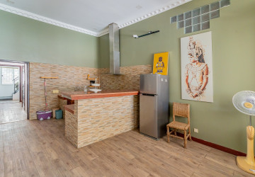 Renovated 1 Bedroom Apartment For Sale - Phsar Chas, Phnom Penh thumbnail