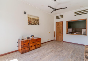 Renovated 1 Bedroom Apartment For Sale - Phsar Chas, Phnom Penh thumbnail