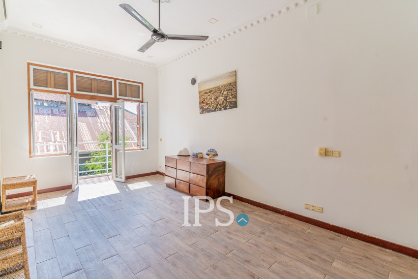 Renovated 1 Bedroom Apartment For Sale - Phsar Chas, Phnom Penh