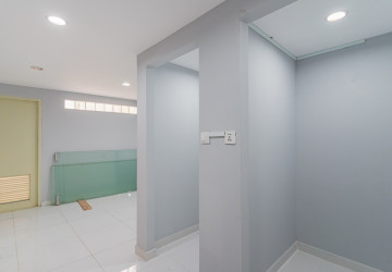 172.50 Sqm Retail Space For Rent - Tonle Bassac, PhnomPenh thumbnail