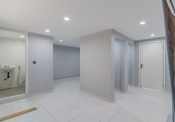 172.50 Sqm Retail Space For Rent - Tonle Bassac, PhnomPenh thumbnail