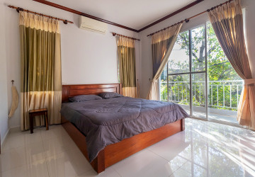 3 Bedroom Apartment For Rent - Slor Kram, Siem Reap thumbnail