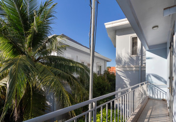 3 Bedroom Apartment For Rent - Slor Kram, Siem Reap thumbnail