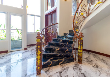 3 Bedroom Penthouse For Rent - Sala Kamreuk, Siem Reap thumbnail