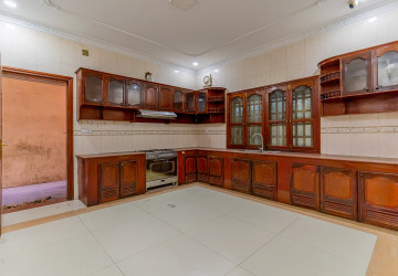 9 Bedroom Commercial Villa For Rent - BKK1, Phnom Penh thumbnail