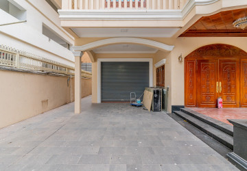 9 Bedroom Commercial Villa For Rent - BKK1, Phnom Penh thumbnail