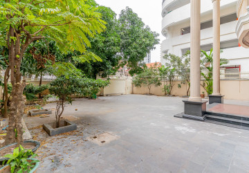 9 Bedroom Commercial Villa For Rent - BKK1, Phnom Penh thumbnail