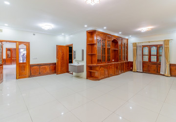 9 Bedroom Commercial Villa For Rent - BKK1, Phnom Penh thumbnail