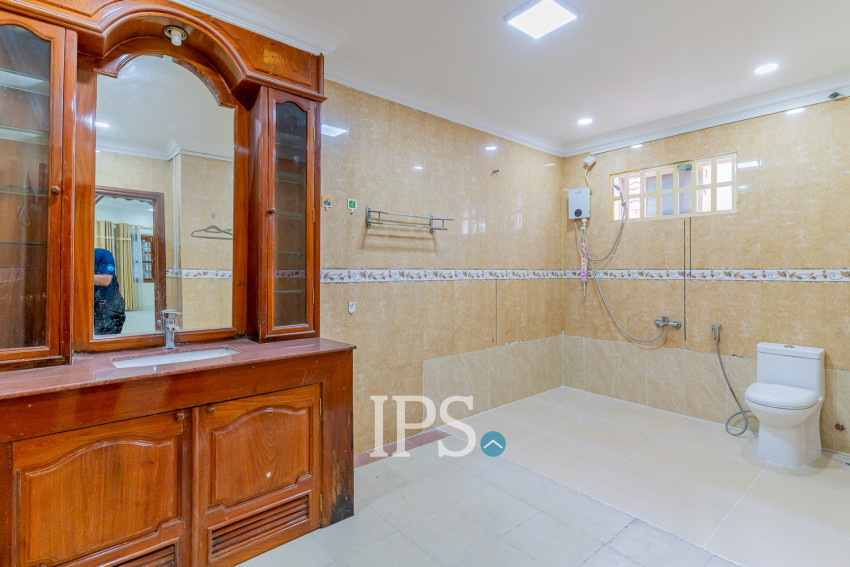 9 Bedroom Commercial Villa For Rent - BKK1, Phnom Penh
