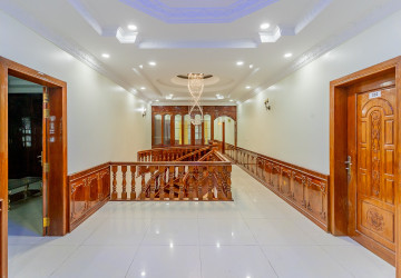 9 Bedroom Commercial Villa For Rent - BKK1, Phnom Penh thumbnail
