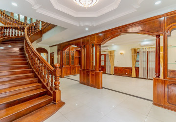 9 Bedroom Commercial Villa For Rent - BKK1, Phnom Penh thumbnail