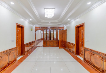 9 Bedroom Commercial Villa For Rent - BKK1, Phnom Penh thumbnail