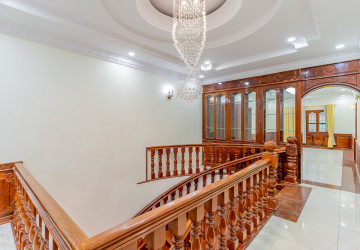 9 Bedroom Commercial Villa For Rent - BKK1, Phnom Penh thumbnail
