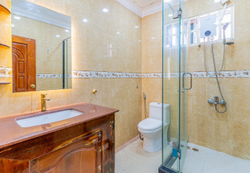 9 Bedroom Commercial Villa For Rent - BKK1, Phnom Penh thumbnail