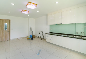 6 Bedroom Shophouse For Rent - Ta Khmau, Kandal Province thumbnail