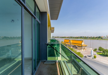 6 Bedroom Shophouse For Rent - Ta Khmau, Kandal Province thumbnail