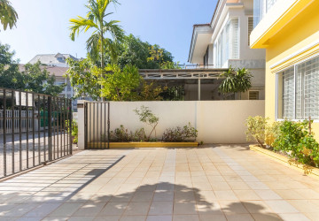 4 Bedroom House For Rent - Svay Dangkum, Siem Reap thumbnail