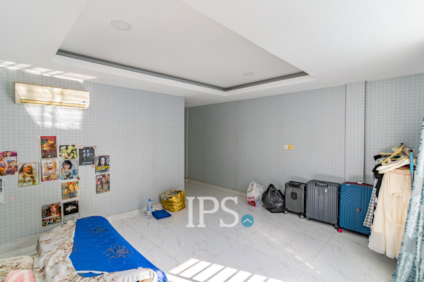 4 Bedroom Link House For Sale - Nirouth, Phnom Penh