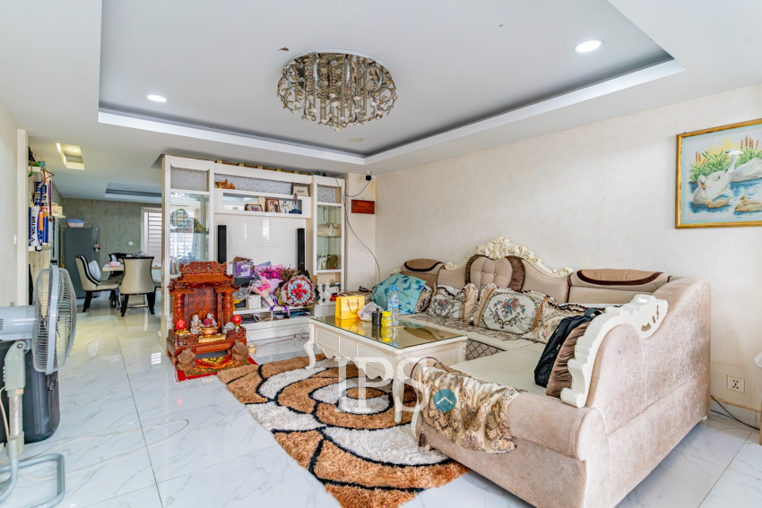 4 Bedroom Link House For Sale - Nirouth, Phnom Penh