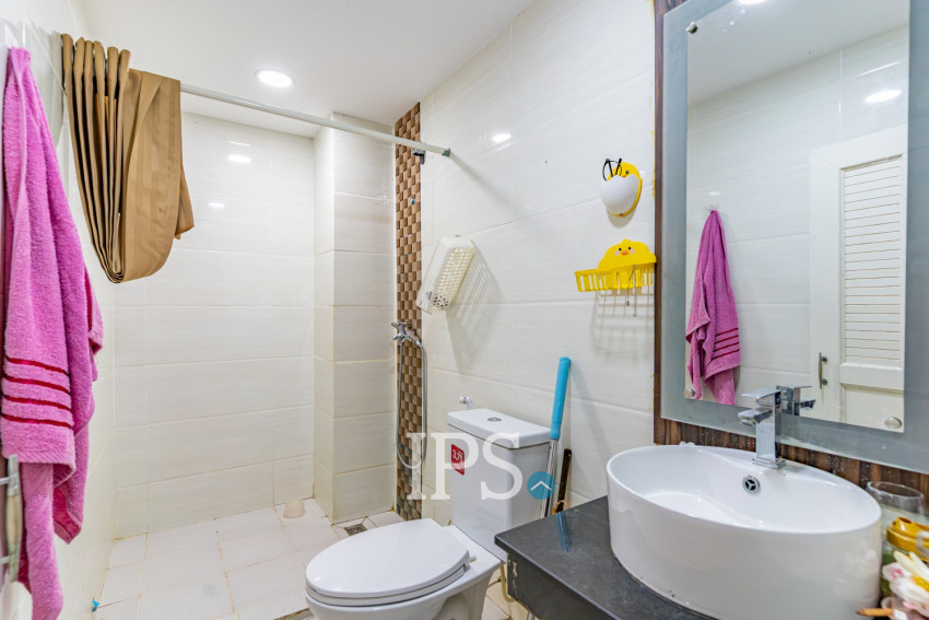 4 Bedroom Link House For Sale - Nirouth, Phnom Penh