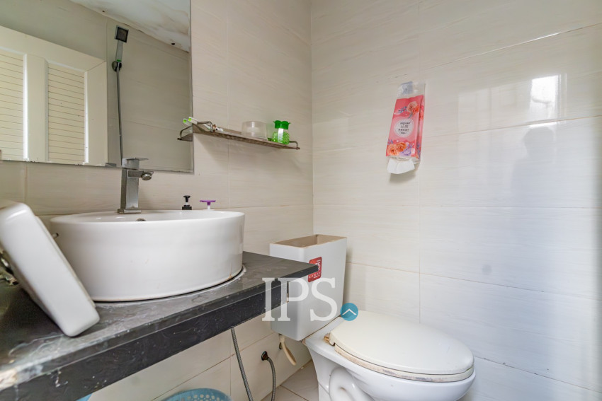 4 Bedroom Link House For Sale - Nirouth, Phnom Penh
