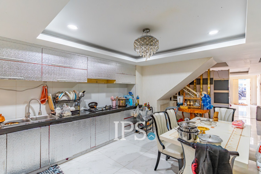 4 Bedroom Link House For Sale - Nirouth, Phnom Penh