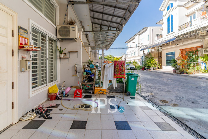 4 Bedroom Link House For Sale - Nirouth, Phnom Penh