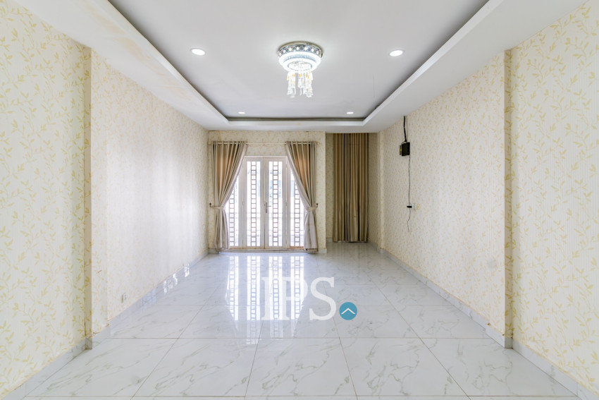 4 Bedroom Link House For Sale - Nirouth, Phnom Penh